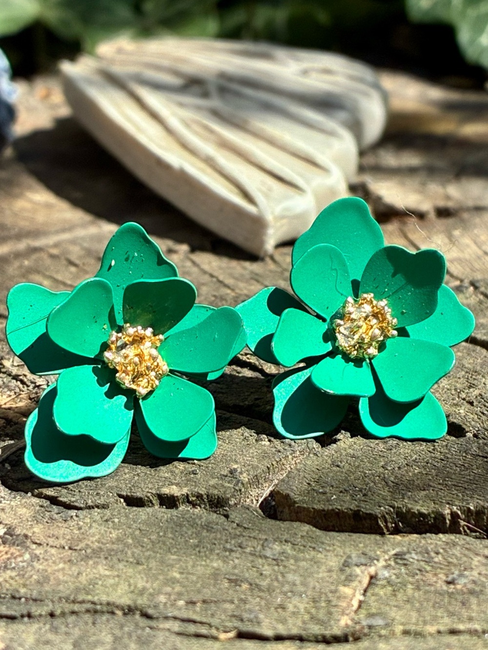 💚 Vibrant Green Floral Statement Earrings with Gold Center